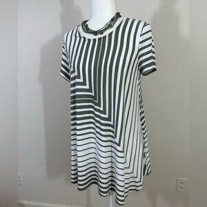 Jessica Simpson sz Md maternity top in olive and off white wandering stripes